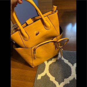 This a 3 in 1 bag yellow purse NWT Le Miel brand